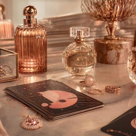 Marquer une étape de vie : bijoux sur mesure et magicien close-up