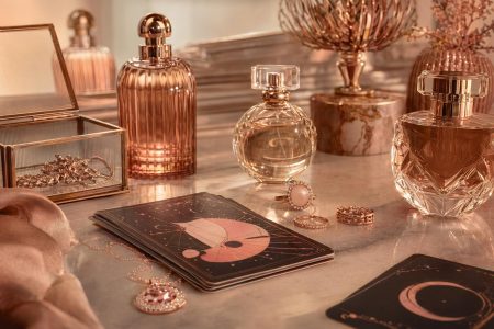 Marquer une étape de vie : bijoux sur mesure et magicien close-up